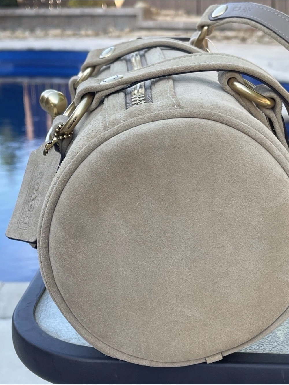 Coach Kisslock Barrel Bag In Soul /Tan Suede Brass Hardware Gift Boxed NWT - Picture 3 of 16